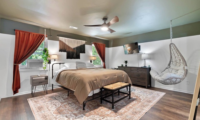 Raleigh House | Coziest 2-bedroom townhome in Prime Raleigh, lake access location