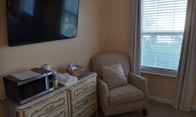 Mount Carmel Bed & Breakfast | Coziest Room in Town!