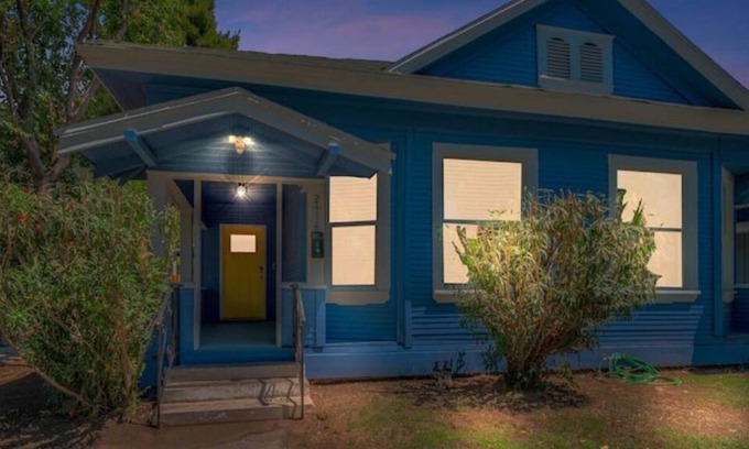 Riviera - Westchester House | Cozy 1 BD Downtown Apt - Bakersfield (Westchester)