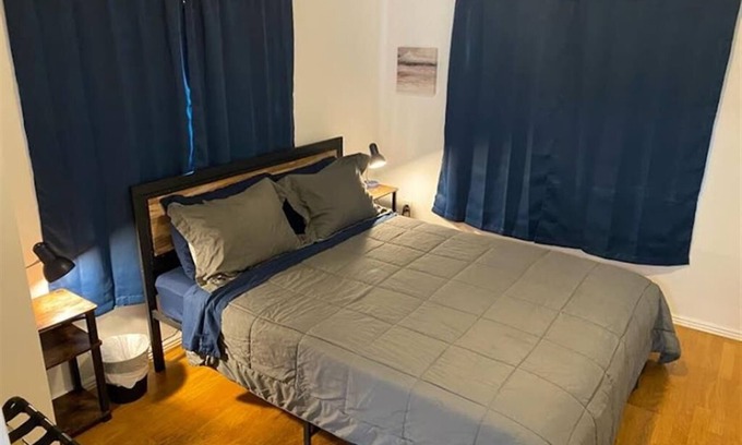 Delmar Parkway Apartment | Cozy 1 Bdrm walk to Hospital