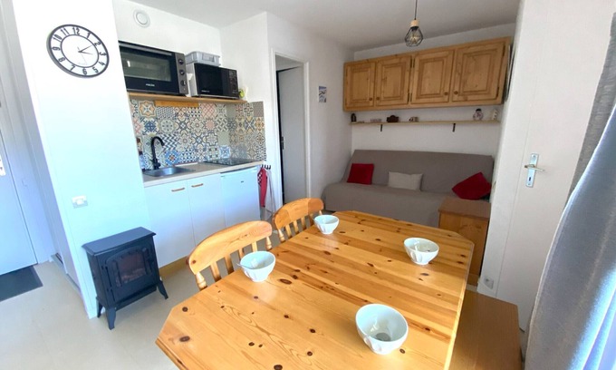 Les Esserts Apartment | Cozy 1-Bed Apartment, Sleeps 4, Close to Slopes and Shops, Morillon 1100