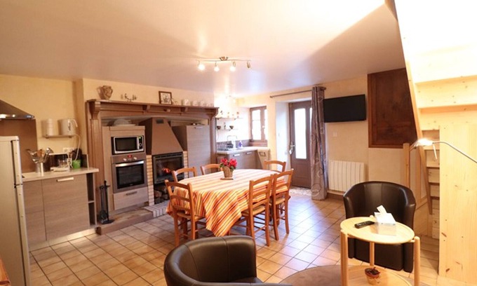 Arnac Cottage | Cozy 1-Bed Cottage Near Enchanet Lake with Garden, BBQ, Wi-Fi, and Close to Activities