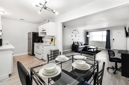 Las Vegas House | Cozy 1 Bed Sleeps 4! Near Strip Perfect GetAway!