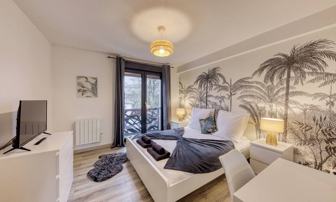 Le Perreux-sur-Marne Apartment | Cozy 1-bedroom apartment with Parking and WiFi