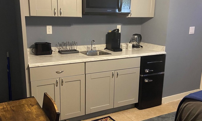 Nassau Apartment | Cozy 1 Bedroom 1 Bath Studio with Kitchenette Unit 1nSleeps 2