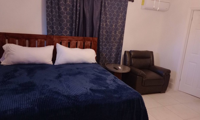 Marsh Harbour Apartment | Cozy 1-bedroom apartment with WiFi, AC in charming Marsh Harbour