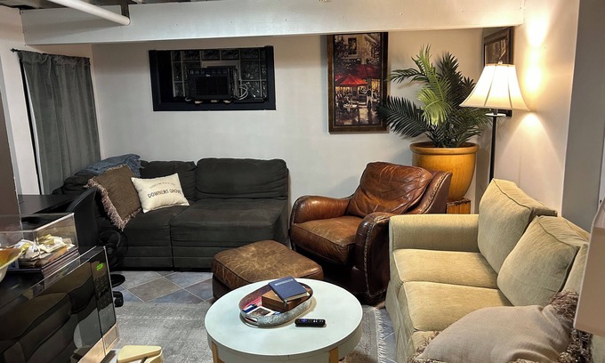 Downers Grove Apartment | Cozy 1-bedroom apartment just 6 minutes drive to Morton Arboretum