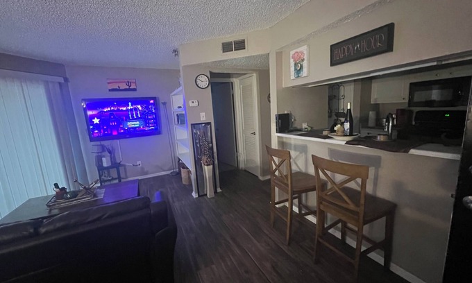 San Antonio Apartment | Cozy 1-bedroom apartment with WiFi, pool, conveniently located in NW San Antonio