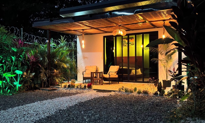 Barrio Pilo Apartment | Cozy 1-bedroom apartment with AC, WiFi in welcoming La Fortuna