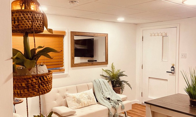 Shrewsbury Apartment | Cozy 1-bedroom apartment in superb Shrewsbury with WiFi, AC