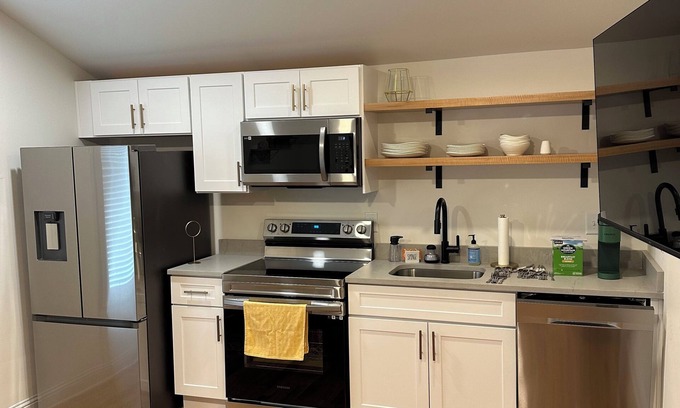 Eastwood Apartment | Cozy 1-bedroom apartment in East Nashville