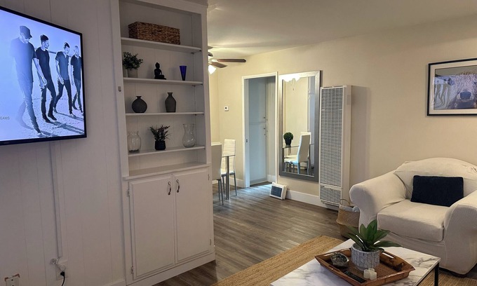 Kensington Apartment | Cozy 1-bedroom apartment in the Kensington neighborhood of San Diego with WiFi