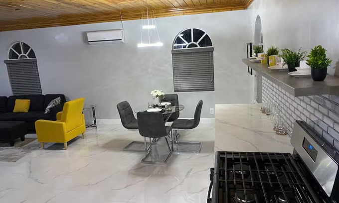 Greening Glade Apartment | Cozy 1-bedroom apartment in nice Freeport with AC, WiFi