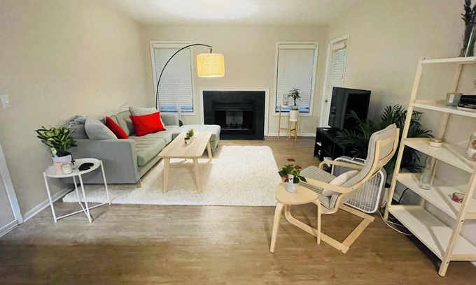 Cumberland Apartment | Cozy 1-bedroom apartment with WiFi, AC in charming Marietta