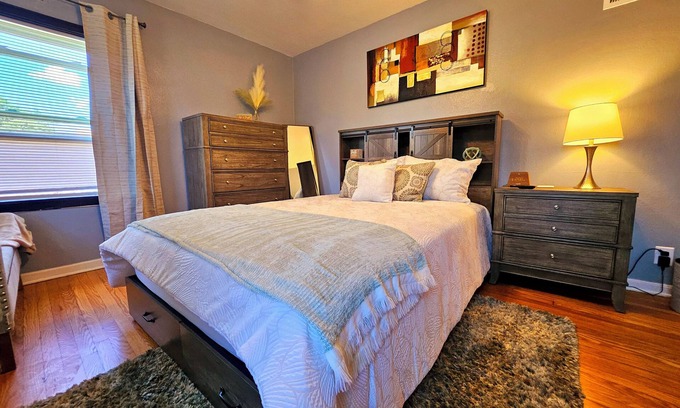 St. Louis Apartment | Cozy 1-bedroom apartment in lovely St. Louis with WiFi, AC