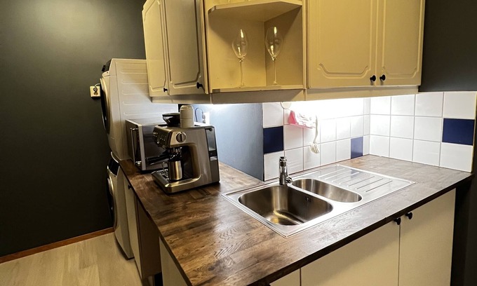Alesund Apartment | Cozy 1-bedroom apartment in enjoyable Ålesund with AC, WiFi, Car Parking