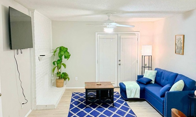 Addison Apartment | Cozy 1-bedroom apartment near tollway and hospital