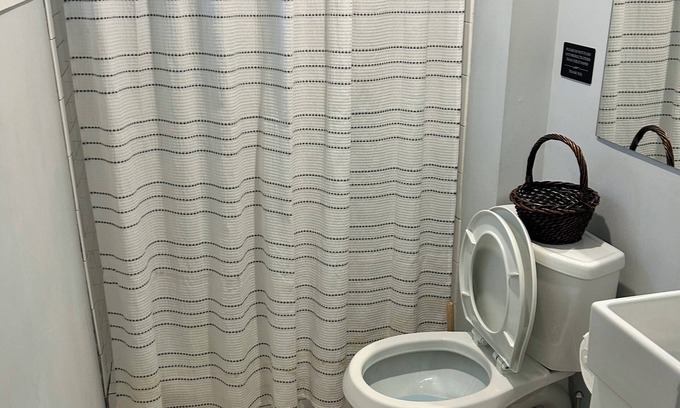 Pittsburgh Apartment | Cozy 1-bedroom apartment in delightful Atlanta with WiFi, AC, Washer and Dryer