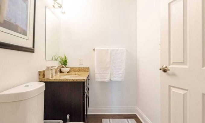 Downtown Detroit Apartment | Cozy 1-bedroom apartment in pleasant Detroit with AC