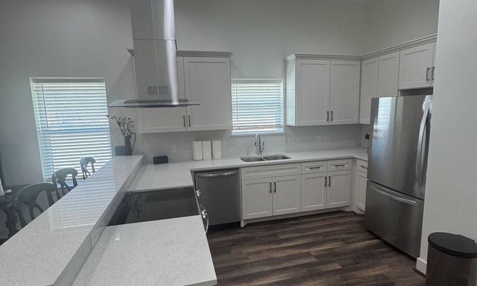 Wharton Apartment | Cozy 1-bedroom apartment with WiFi, AC in welcoming Wharton