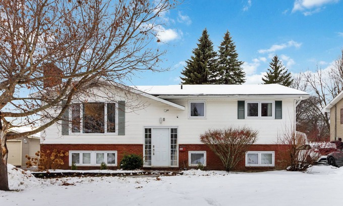 Dieppe Apartment | Cozy 1-bedroom apartment in enjoyable Dieppe with AC