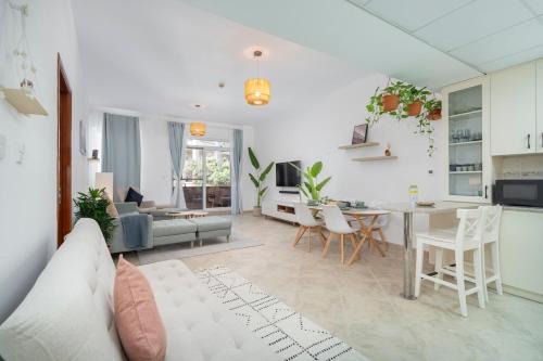 Motor City Apartment | Cozy 1-Bedroom Apartment for 5 in Motor City!