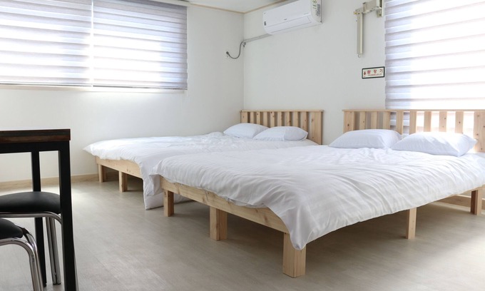 Sindang-dong Apartment | Cozy 1-bedroom apartment in wonderful Seoul with AC, WiFi near Metro and Mall