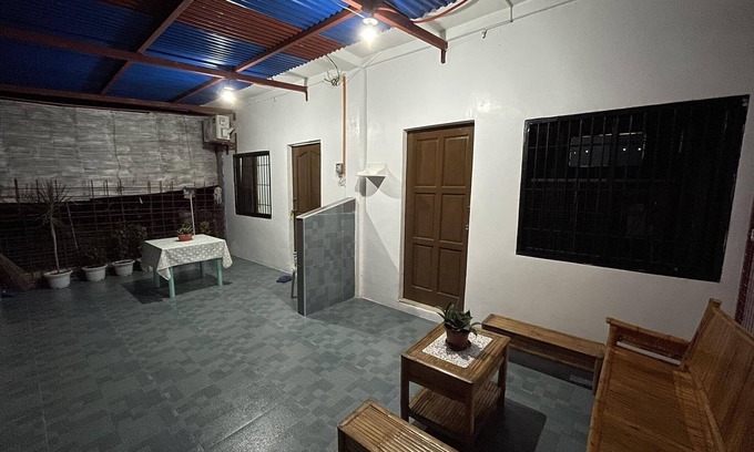 Zamboanguita Apartment | Cozy 1-bedroom apartment with WiFi, AC in tranquil Dauin
