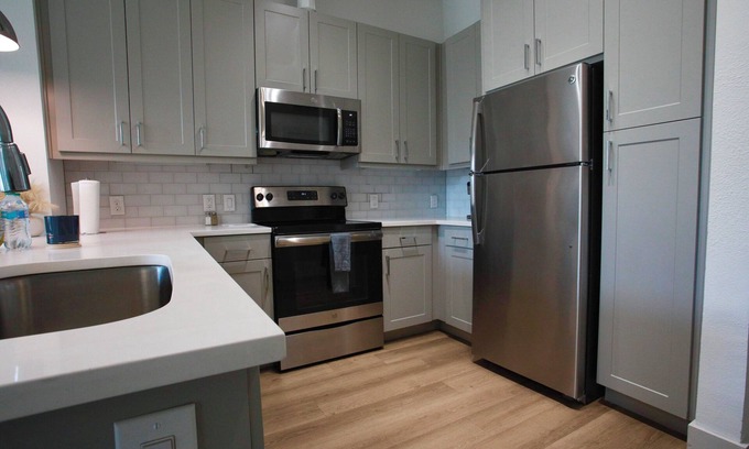 Deep Ellum Apartment | Cozy 1-bedroom apartment in free coffee bar Dallas with AC, fitness room, WiFi