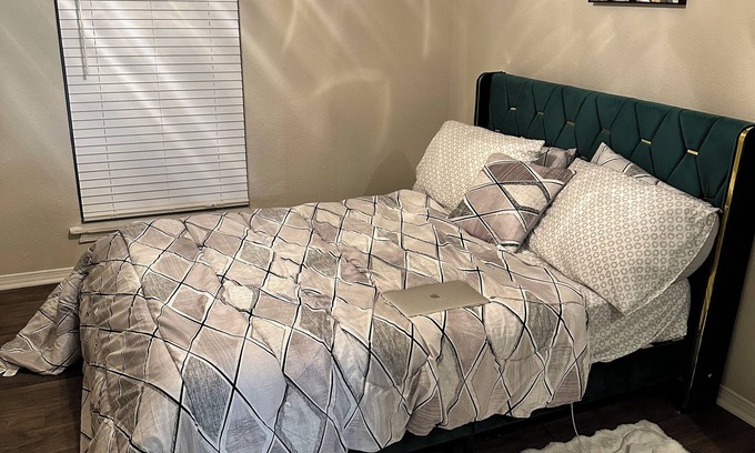 Dallas Apartment | Cozy 1-bedroom apartment in lovely Dallas with AC, WiFi and family friendly.