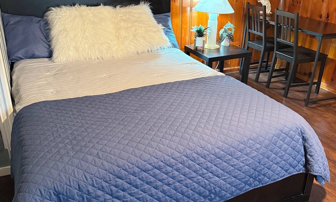 Alden Manor Apartment | Cozy 1-bedroom apartment in enjoyable Elmont with AC, WiFi