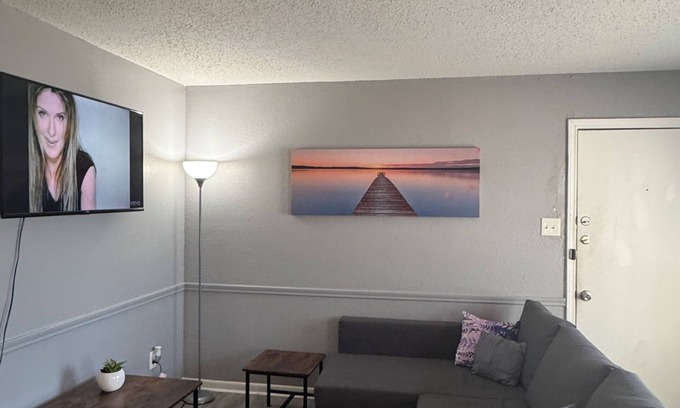 Irving Apartment | Cozy 1-bedroom apartment with AC, WiFi and Washer/Dryer in Irving
