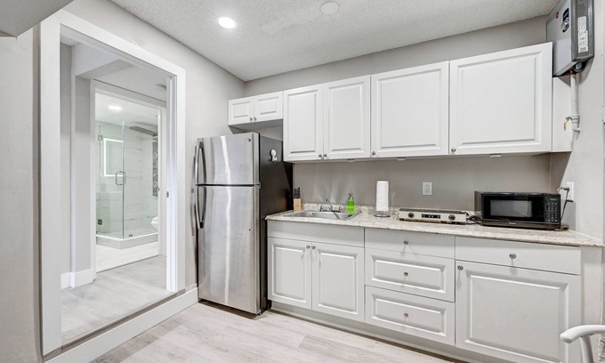 Richmond West Apartment | Cozy 1-bedroom apartment in delightful Miami with Wi-Fi, AC