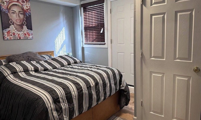 Newark Apartment | Cozy 1-bedroom apartment in enjoyable Newark with WiFi,
