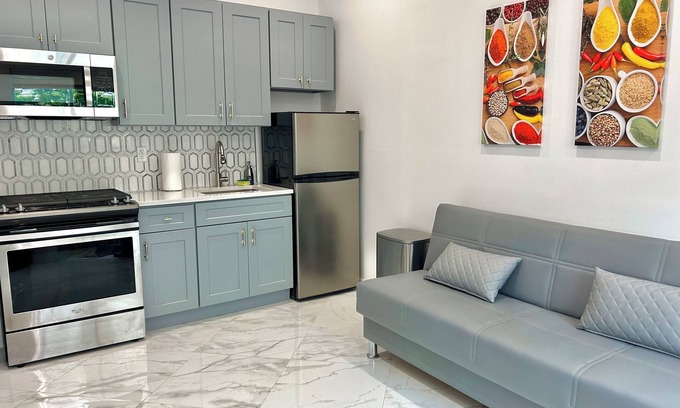 Queens Apartment | Cozy 1-Bedroom Apartment 15 Minutes To Manhattan!