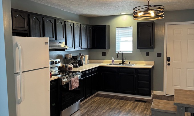 West Columbia Apartment | Cozy 1-bedroom apartment in nice Shade with AC, WiFi