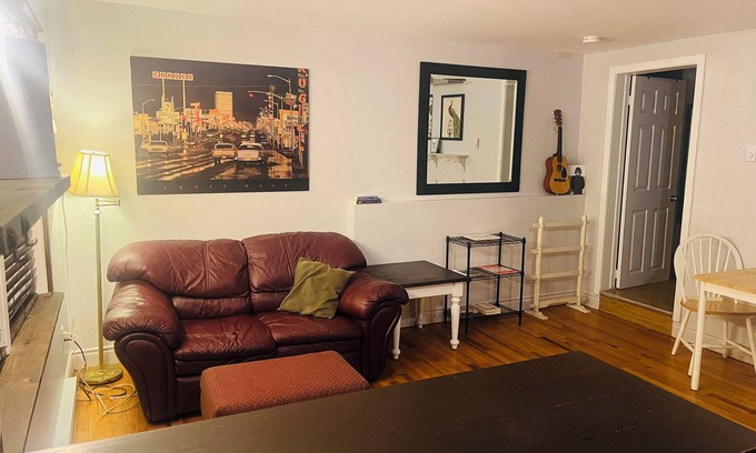 Waterford Valley House | Cozy 1 bedroom close to dt next to river