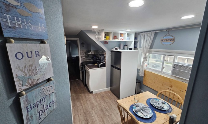 Atlantic City Condo | Cozy 1-bedroom condo - 1 block from the beach and AC boardwalk, next to Stockton