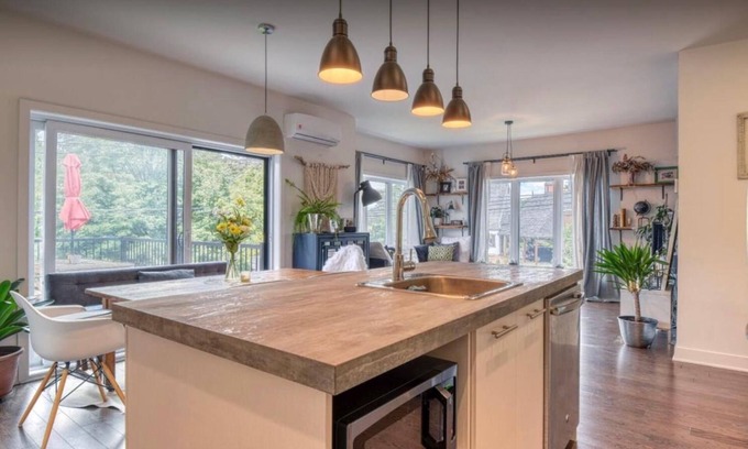 Boisbriand Apartment | Cozy 1-Bedroom Condo for Rent - Perfect VRBO Getaway! with parking!
