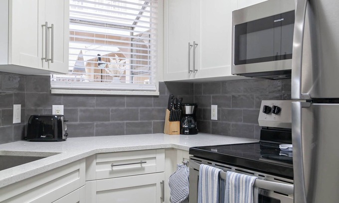 Ocean Side Village Condo | Cozy 1-bedroom condo in sunny Indialantic with AC, fitness room, WiFi