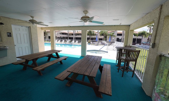 Palm Harbor Condo | Cozy 1-bedroom condo in charming Palm Harbor with WiFi, AC
