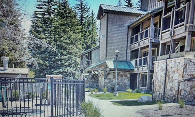 Highland Meadows Condo | Cozy 1-bedroom condo in Vail with complimentary resort shuttle.