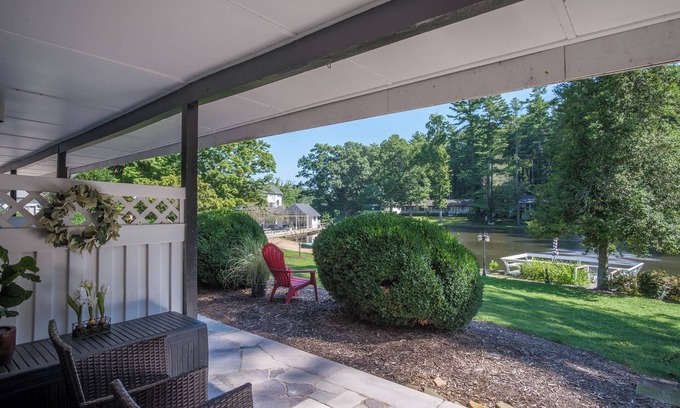 Flat Rock Condo | Cozy 1-bedroom condo in charming Flat Rock.