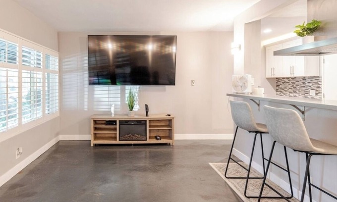East Village Condo | Cozy 1-bedroom condo in enjoyable Long Beach with WiFi