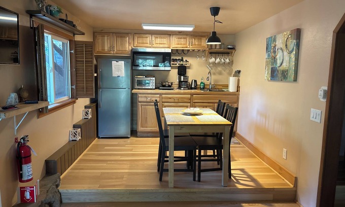 Tahoe Village Condo | Cozy 1-bedroom condo in terrific Stateline. Sleeps 2 adults plus two minors.