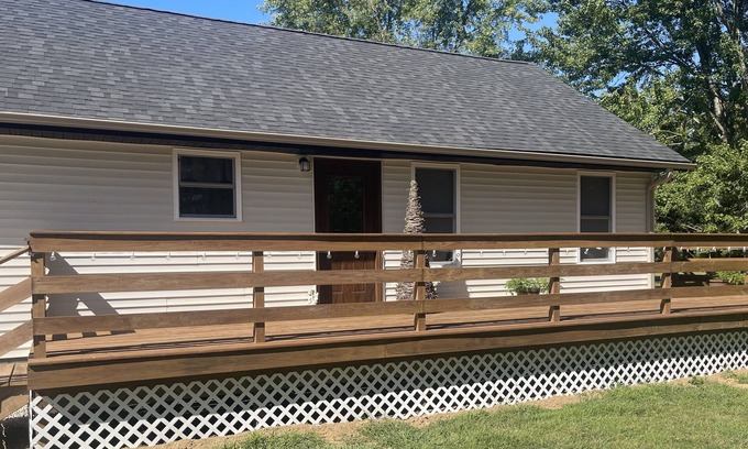 Circleville House | Cozy 1-bedroom home in Circleville with AC, Walking distance Hargus Lake.