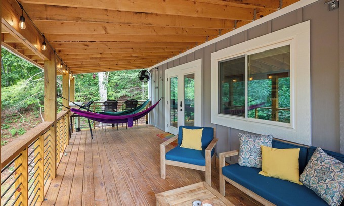 Bent Creek House | Cozy 1-bedroom house in Asheville. Minutes from downtown with forest access.