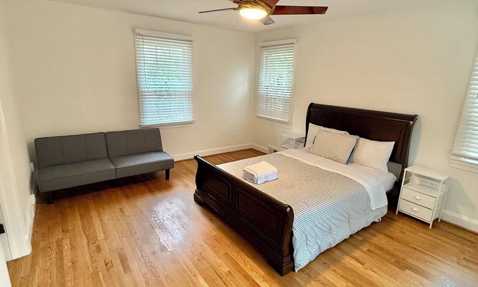 Bethesda House | Cozy 1-bedroom townhome in Bethesda nr NIH and Metro