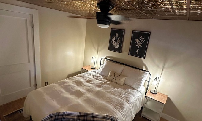 Hallowell Apartment | Cozy 1-bedroom waterfront apartment in Hallowell overlooking the river