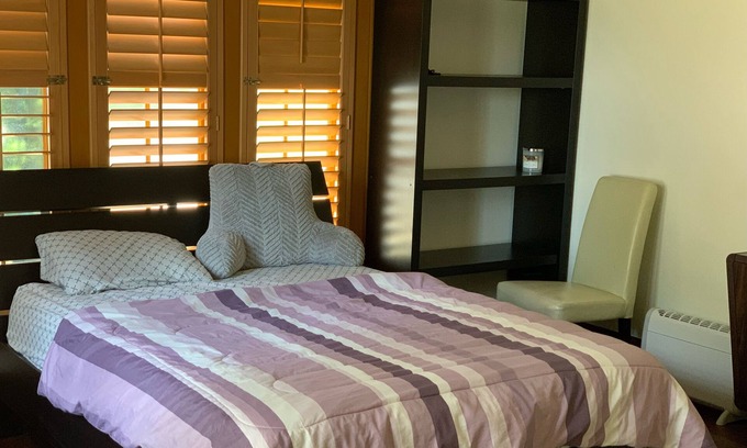 Glendora House | Cozy 1 bedroom with private bathroom and free parking